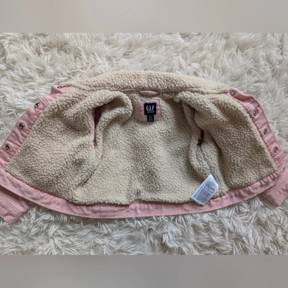 Baby Gap pink Sherpa lined corduroy jacket  size 2T